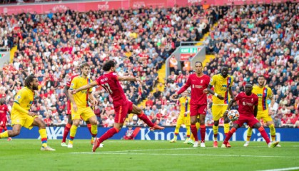  利物浦防线送礼，阿森纳客场完胜登顶积分榜  