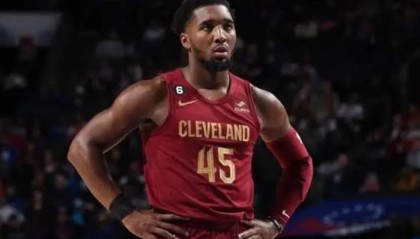  米切尔45分骑士横扫步行者  