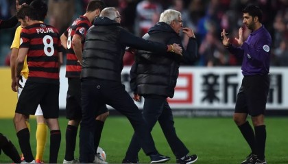  拉齐奥争议红牌引发赛后主帅激烈抗议  