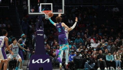  福克斯压哨跳投国王绝杀活塞锁定胜局