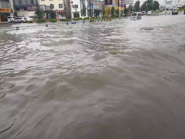  里尔vs马赛延期，暴雨导致场地严重积水  