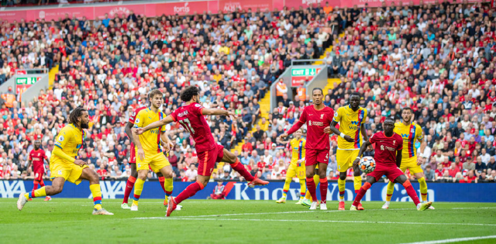  利物浦防线送礼，阿森纳客场完胜登顶积分榜  