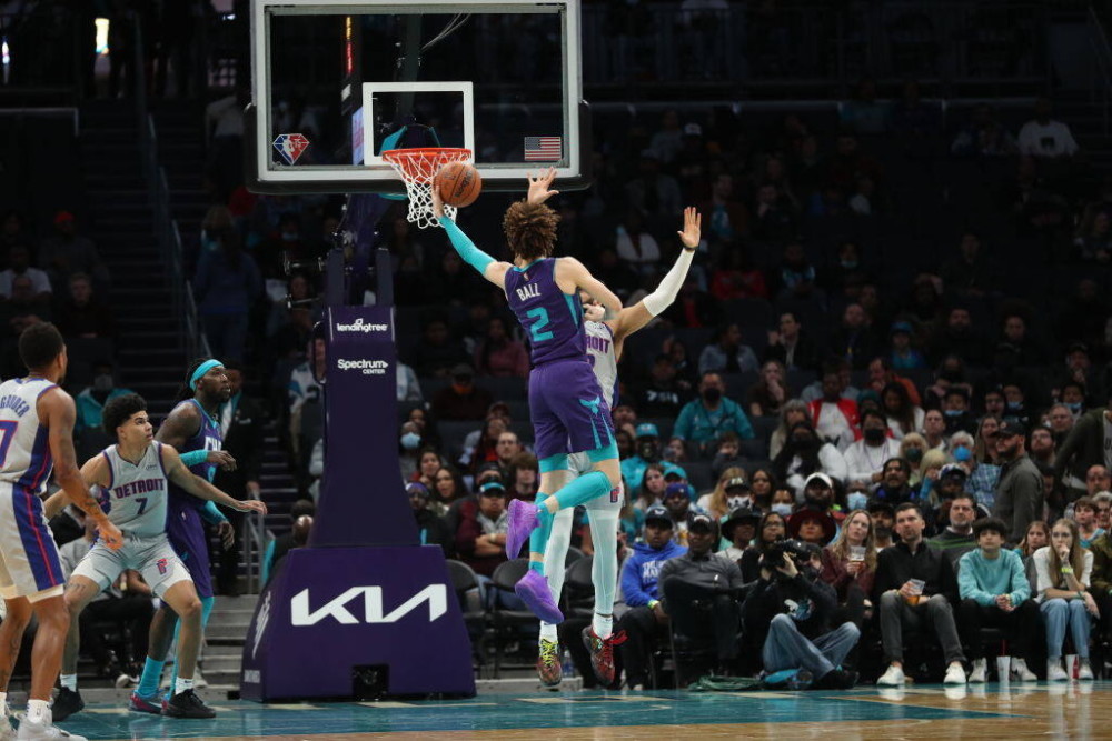  福克斯压哨跳投国王绝杀活塞锁定胜局